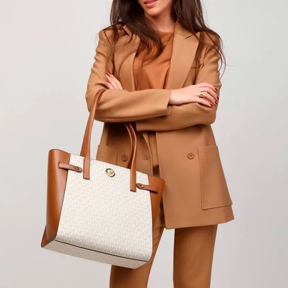 NEW! Michael Kors Vanilla MK Signature Large Carmen Logo Tote - Picture 1 of 13